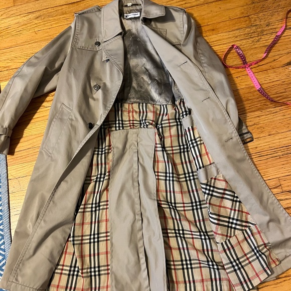 Beautiful vintage Pierre Cardin trench coat in great condition size B42 (SM) - Picture 7 of 16